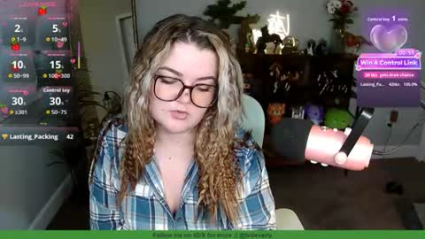 Snapshot of quervoqueen1 chatting on 07/22/26, 02:03 Bri online show from 07/22/26, 02:03