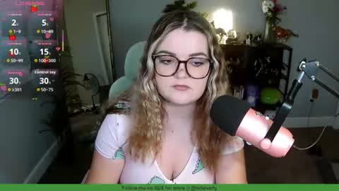 Snapshot of quervoqueen1 chatting on 07/27/26, 02:18 Bri online show from 07/27/26, 02:18