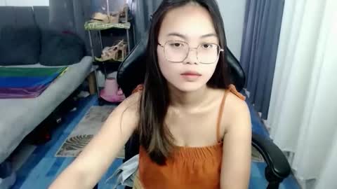 Snapshot of quinne_miles chatting on 09/15/25, 04:34 Quinne online show from 09/15/25, 04:34