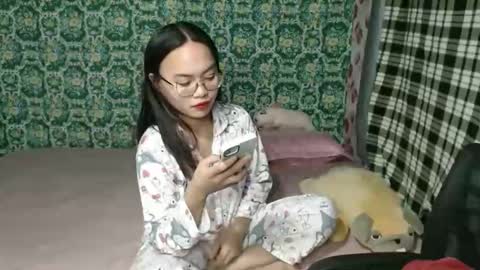 Snapshot of quinne_miles chatting on 12/16/25, 06:18 Quinne online show from 12/16/25, 06:18