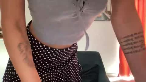 Snapshot of quinnyelena chatting on 10/20/25, 10:59 Quinnyelena online show from 10/20/25, 10:59