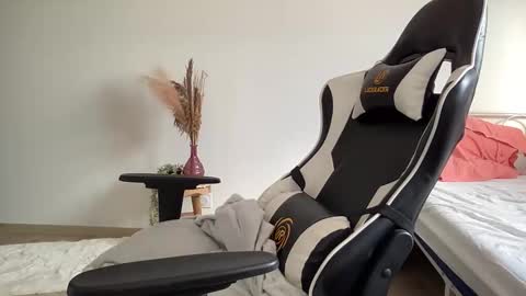 Snapshot of quinnyelena chatting on 12/16/25, 11:37 Quinnyelena online show from 12/16/25, 11:37