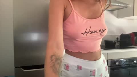 Quinnyelena online show from 06/25/26, 09:58