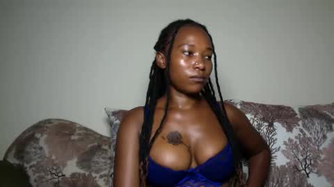 Snapshot of qunnie_clarion_aria chatting on 04/06/26, 04:52 sexy online show from 04/06/26, 04:52