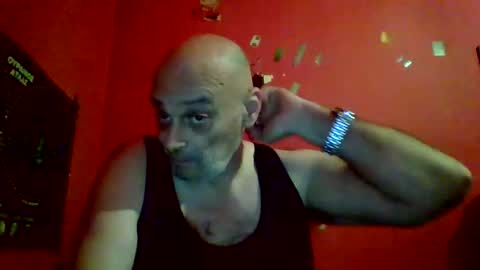 qwertyuiop22348015 online show from 04/03/26, 06:50