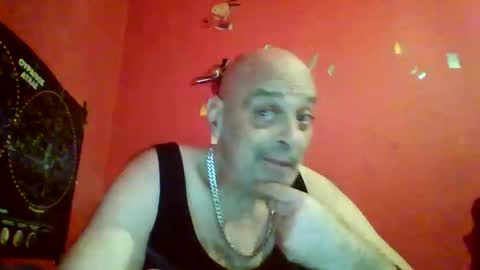 qwertyuiop22348015 online show from 04/04/26, 04:15