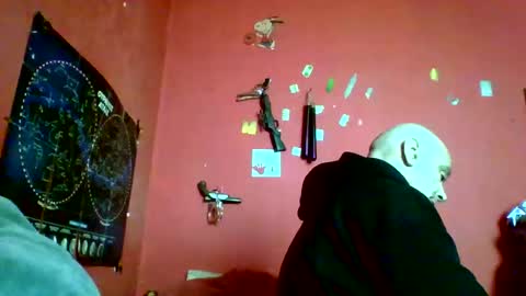 qwertyuiop22348015 online show from 04/05/26, 11:18
