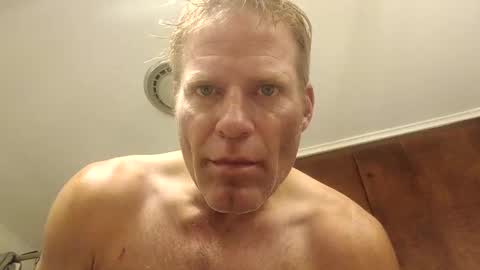 Snapshot of r04233054 chatting on 11/18/25, 08:41 r04233054 online show from 11/18/25, 08:41