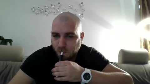 Snapshot of r0bila chatting on 03/06/25, 07:36 R0bila online show from 03/06/25, 07:36