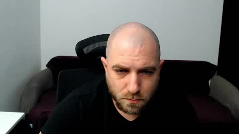 Snapshot of r0bila chatting on 09/28/25, 08:25 R0bila online show from 09/28/25, 08:25