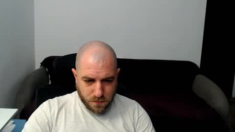 Snapshot of r0bila chatting on 10/12/25, 07:46 R0bila online show from 10/12/25, 07:46