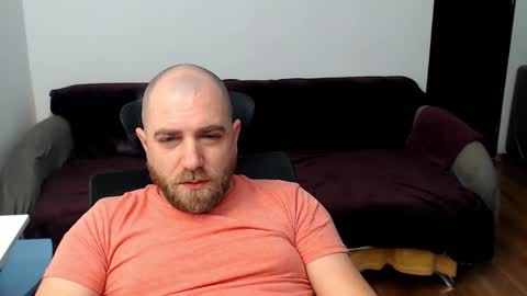 Snapshot of r0bila chatting on 11/23/25, 11:26 R0bila online show from 11/23/25, 11:26