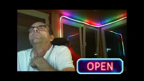 Snapshot of r_2d2_ chatting on 12/14/24, 12:33 dj mike online show from 12/14/24, 12:33