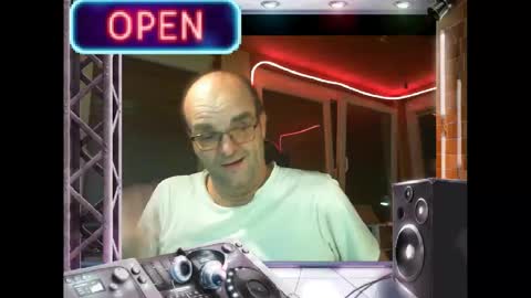 Snapshot of r_2d2_ chatting on 01/23/25, 10:22 dj mike online show from 01/23/25, 10:22