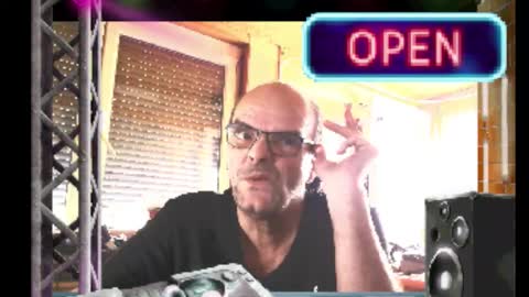Snapshot of r_2d2_ chatting on 10/24/25, 08:44 dj mike online show from 10/24/25, 08:44
