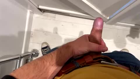 Snapshot of r_andolph chatting on 11/16/25, 12:22 r_andolph online show from 11/16/25, 12:22