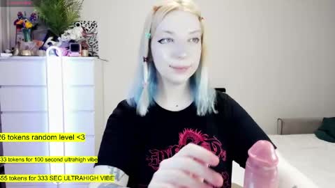 Snapshot of raaaaaaawr chatting on 06/08/26, 12:03 - online show from 06/08/26, 12:03