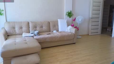 Jess  John online show from 09/11/25, 10:04