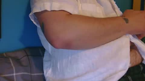 Snapshot of raccoonking01 chatting on 10/16/25, 06:42 Den online show from 10/16/25, 06:42