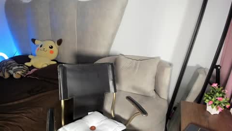 Snapshot of rachaeldeckard chatting on 01/06/25, 05:41 natalia - online show from 01/06/25, 05:41