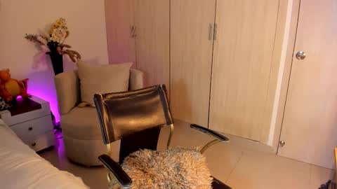 Snapshot of rachaeldeckard chatting on 10/10/25, 03:16 natalia - online show from 10/10/25, 03:16