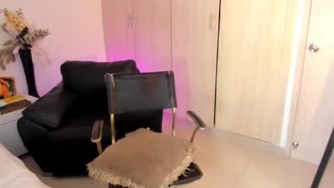 Snapshot of rachaeldeckard chatting on 10/22/25, 04:35 natalia - online show from 10/22/25, 04:35