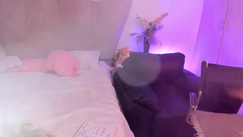 Snapshot of rachaeldeckard chatting on 11/16/25, 04:07 natalia - online show from 11/16/25, 04:07