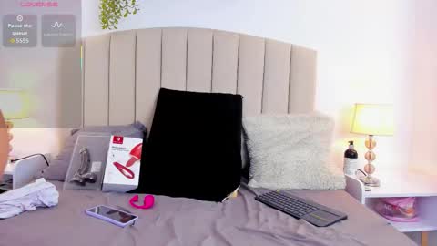 Snapshot of rachel_donnelly chatting on 10/05/25, 05:39 Rachel Donnelly online show from 10/05/25, 05:39