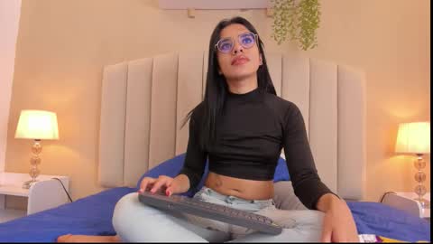 Snapshot of rachel_donnelly chatting on 12/17/25, 02:17 Rachel Donnelly online show from 12/17/25, 02:17