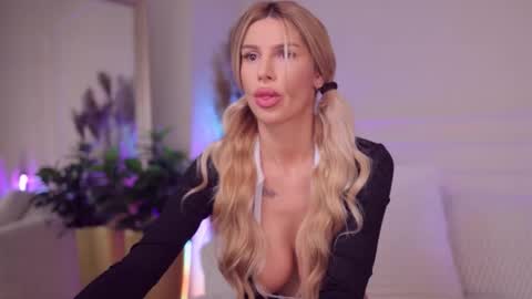 rachel_quinn_ online show from 02/23/26, 04:43