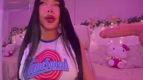 Snapshot of rachel_ross07 chatting on 12/15/25, 08:24 Mariana online show from 12/15/25, 08:24