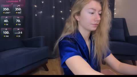 Snapshot of rachel_rut chatting on 12/15/25, 04:17 Rachel online show from 12/15/25, 04:17