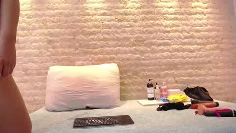 Snapshot of rachel_westt chatting on 02/01/25, 11:10 RACHEL online show from 02/01/25, 11:10