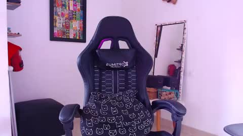 Snapshot of rachell_420 chatting on 11/13/25, 03:33 rachell_420 online show from 11/13/25, 03:33