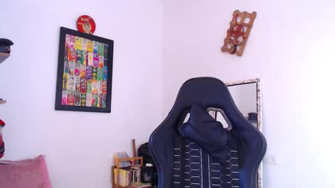 Snapshot of rachell_420 chatting on 11/17/25, 12:44 rachell_420 online show from 11/17/25, 12:44