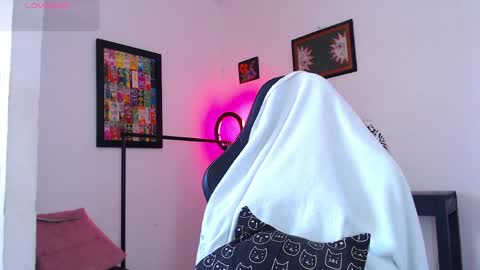 Snapshot of rachell_420 chatting on 05/08/26, 02:33 rachell_420 online show from 05/08/26, 02:33