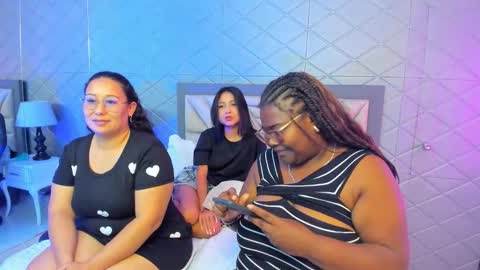 Snapshot of rachelleevans chatting on 12/15/25, 01:10 Rachell online show from 12/15/25, 01:10