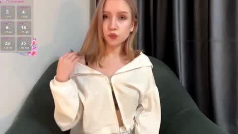 Snapshot of rachellegentile chatting on 12/01/25, 05:07 Alice online show from 12/01/25, 05:07