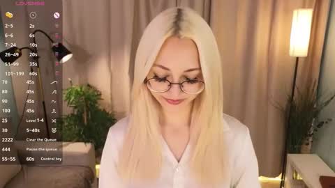 Karina online show from 09/28/25, 09:09