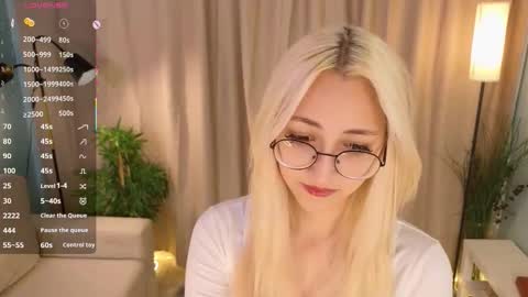 Karina online show from 10/05/25, 09:02