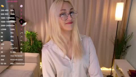 Karina online show from 10/08/25, 09:12