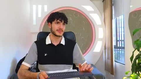 Snapshot of rafael_mendez chatting on 09/09/25, 10:20 R A F A E L online show from 09/09/25, 10:20