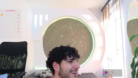 Snapshot of rafael_mendez chatting on 09/10/25, 08:42 R A F A E L online show from 09/10/25, 08:42