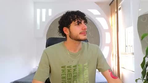 Snapshot of rafael_mendez chatting on 09/12/25, 08:53 R A F A E L online show from 09/12/25, 08:53