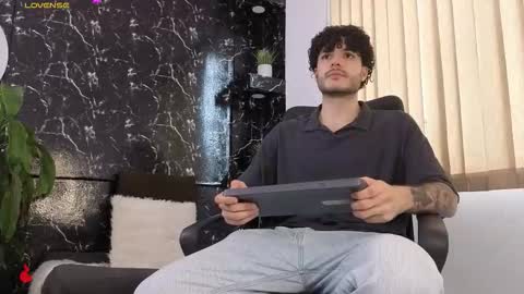 R A F A E L online show from 02/08/26, 08:45