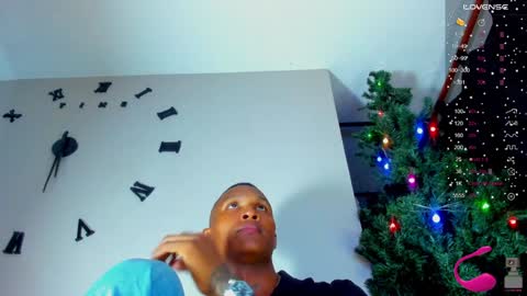 Snapshot of ragnarhot24 chatting on 01/01/25, 01:04 Andres H online show from 01/01/25, 01:04