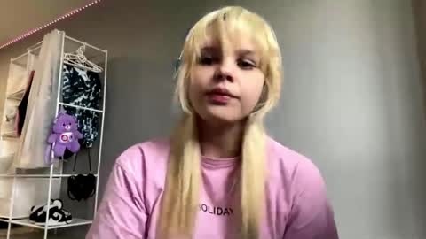 Eshly online show from 04/11/26, 10:08