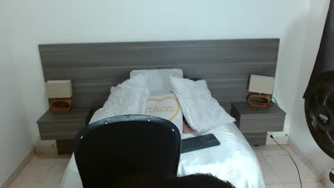 Snapshot of raichellcooper1 chatting on 02/07/25, 11:24 raichellcooper1 online show from 02/07/25, 11:24