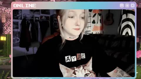 Snapshot of raiingurl chatting on 10/28/25, 11:36 Kate online show from 10/28/25, 11:36