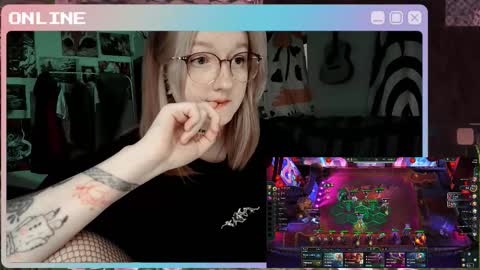 Snapshot of raiingurl chatting on 10/29/25, 01:46 Kate online show from 10/29/25, 01:46